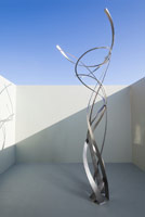 Shirazeh Houshiary<BR>
String Quintet, 2011<BR>
cast stainless steel<BR>
height: 5 meters<BR>
Edition unique