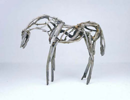 Deborah Butterfield / 
Untitled, 2005 / 
cast bronze / 
38.5 x 46 x 16 in (97.8 x 116.8 x 40.6 cm) / 
Private collection 