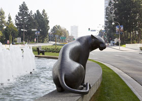 Gwynn Murrill<br>
Tiger 2, 2001<br>
bronze<br>
42 x 62 x 31 in. (106.7 x 157.5 x 78.7 cm)