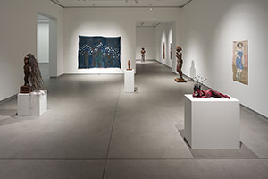 Installation photography / 
Alison Saar: Of Aether and Earthe / 
Benton Museum of Art at Pomona College