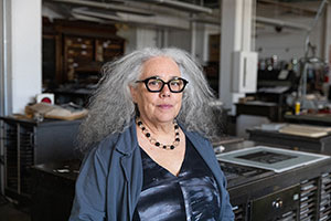 The High Museum of Art in Atlanta has announced Alison Saar as the
2025 recipient of the David C. Driskell Prize in African American Art
and Art History / 
Photo: Alison Saar at Arion Press, 2024, by Nicholas Lea Bruno