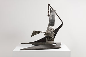 Mark di Suvero / 
Hamaric, 2010 / 
Cor-ten steel, stainless steel, shackle and chain / 
38 x 46 x 50 in. (96.5 x 116.8 x 127 cm)