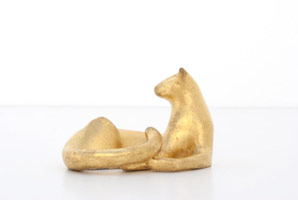 Gwynn Murrill / 
Little Gold Cat 6, 2005 - 2006 / 
      bronze with Burmese gold leaf / 
      1 3/4 x 2 1/2 x 1 3/4 in. (4.4 x 6.4 x 4.4 cm)