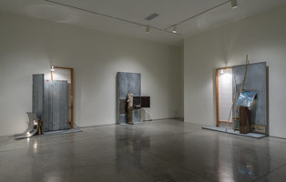 Installation photography / 
Ed and Nancy Kienholz: Berlin/Hope