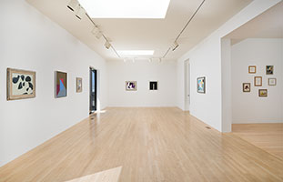 Installation photography / 
Frederick Hammersley: Out of the Blue