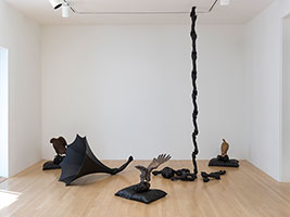 Nick Cave / 
Platform, 2018 / 
mixed media installation including a chain of bronze hands, four gramophones, heads, pillows, carved eagles / 
Dimensions variable