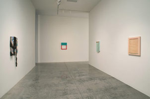 Installation photography / 
Rogue Wave '09: / 10 Artists from Los Angeles