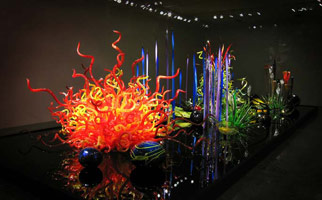 Mille Fiori, 2004 / 
blown glass / 
9 x 16 x 40 ft (2.7 x 4.9 x 12.2 m) / 
 / 
Photography by Tom Vinetz