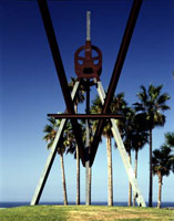 Mark di Suvero / 
Declaration (formerly Voxal), 1999 - 2001 / 
steel / 
726 in. (1844 cm) high