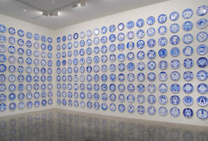 Eduardo Sarabia / 
History of the World, 2008 / 
hand painted ceramic plates / 
each 12.6 in. (32 cm)