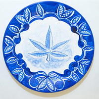 Eduardo Sarabia / 
History of the World 110, 2008 / 
hand painted ceramic plate / 
12.6 in. (32 cm)
 