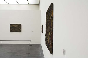 Installation photography, Leon Kossoff: Selected Paintings 1956 - 2000 / Museum of Art Lucerne, 30 April – 24 July 2005 