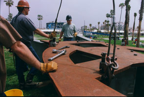 Installation photography / Mark di Suvero, Declaration