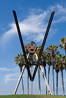 Declaration, 1999 – 2001 / 
steel / 
726 in (1844 cm) high