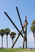 Declaration, 1999 – 2001 / 
steel / 
726 in (1844 cm) high