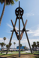 Declaration, 1999 – 2001 / 
steel / 
726 in (1844 cm) high