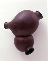 waspwaste, 2004 / 
cast bronze / 
22 x 18 x 11.5 in (55.9 x 45.7 x 29.2 cm) / 
Private collection
